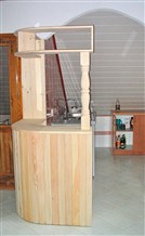 1. Polukružni šank od smrekovine