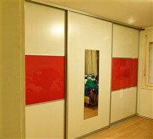 36. Ormar s kliznim vratima